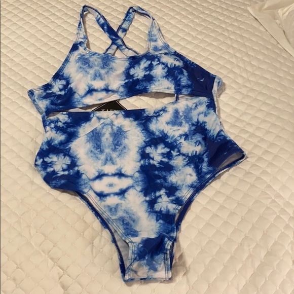 Zaful swimsuit NWT one piece back cross straps IS - Picture 2 of 9